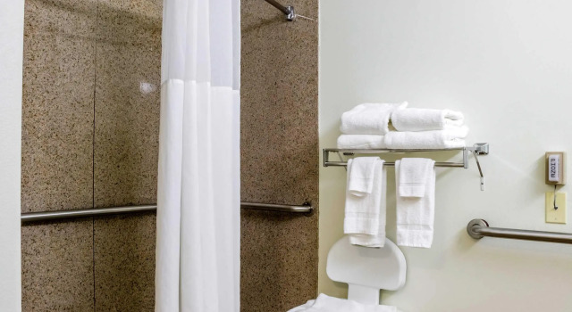 Четырёхместный номер Standard Clarion Pointe Sioux Falls Airport