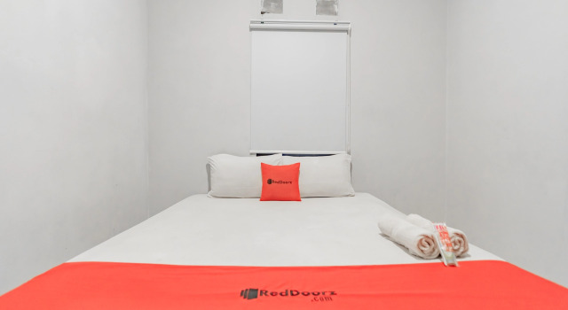 RedDoorz near Exit Toll Pasteur 4, Book Hotel Sukajadi 