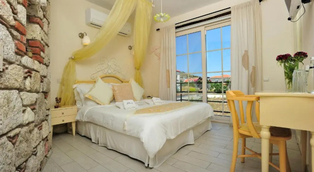 Двухместный номер Standard с балконом Alaçatı Sultan Konak Butik Otel ℳℛ Luxury Concept