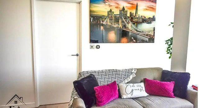 Modern 2 Bed 2 Bath Bracknell With Free Parking, Varaa Huoneisto Asunnot kohteessa Merseyside, Huoneisto