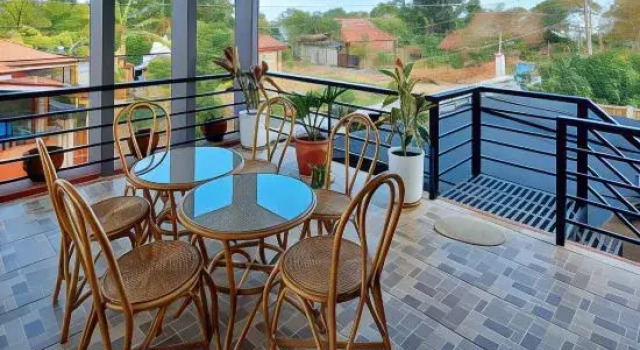 RedDoorz @ R2K Pension House, Boek Hotel Hotels in Santa Monica met parkeren, Parkeren