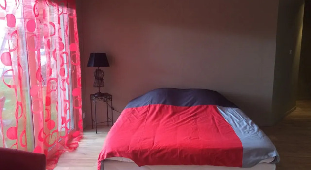 Gîte 2 Pax Les Jardins du Golf, Book Hotel Hotels in Burgundy with a Pool, Swimming Pool
