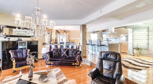 Awesome Home in Valtursko Polje With Wifi and 12 Bedrooms, Rezervovat Hotel Hotely v Pula Region s parkováním, Parkování