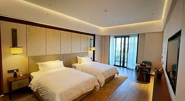 Номер Superior New World Taishan Hotel