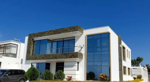 Espectacular casa grande vacacional en Manta!, Book Hotel Hotels in Manabi with Parking, Parking