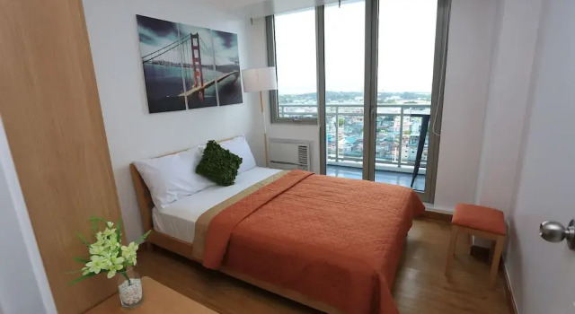 Maui Condotel @ Azure Urban Resort Residence, Забронировать Курортный отель Паранак 