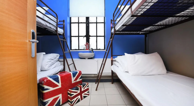 Кровать в общем номере Rest Up London