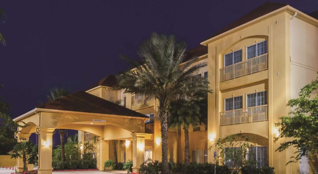 Четырёхместный номер Standard La Quinta Inn & Suites by Wyndham Winnie