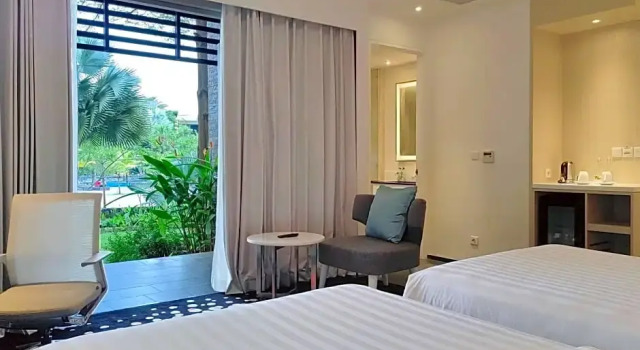 Номер Superior с видом на бассейн Novotel Palembang