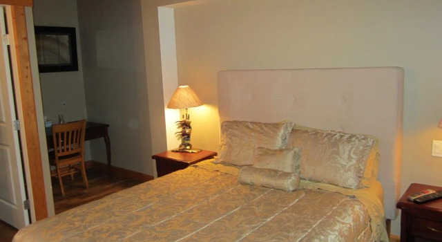 Post & Beam Lodge, Prenota Hotel Zeballos 