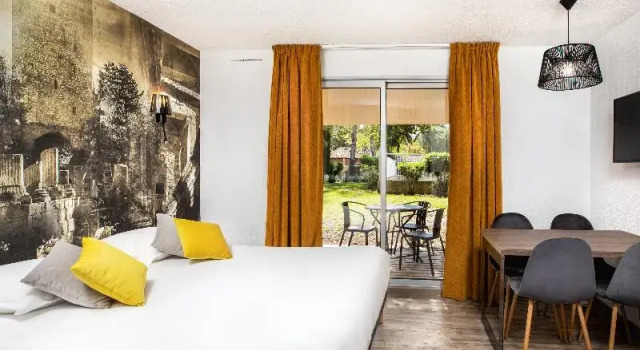 Четырёхместный люкс с балконом SOWELL HOTELS LOlivier