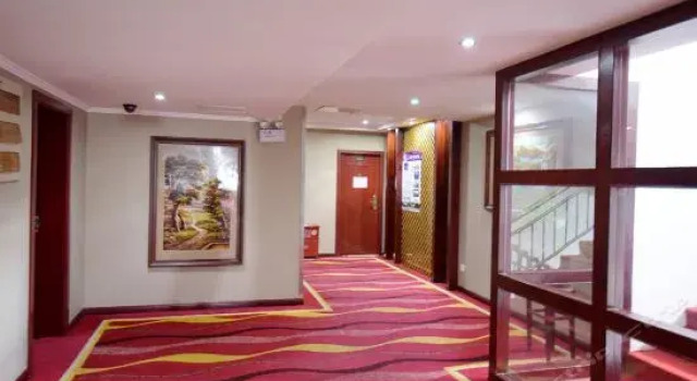 扬中金叶大酒店, Prenota Hotel Zhenjiang Jiangsu