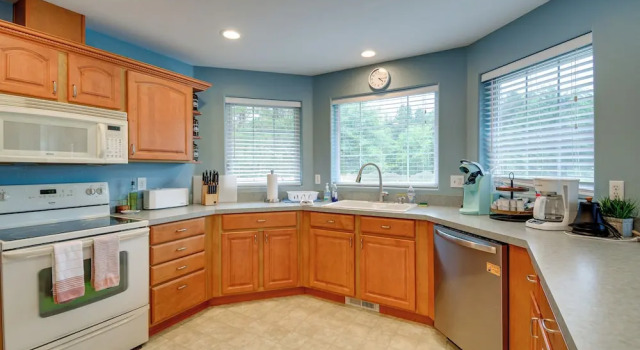 Коттедж с 3 комнатами Pet-friendly Westport Vacation Rental w/ Hot Tub!
