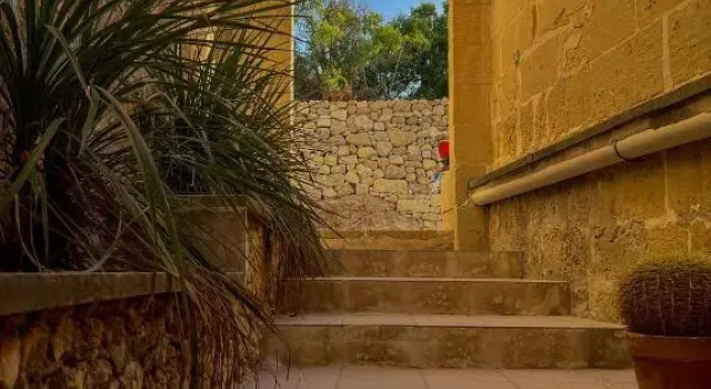 300y/o Farmhouse BLUE LAGOON VIEWS /AC/POOL QALA, Varaa Hotelli Qala Gozo