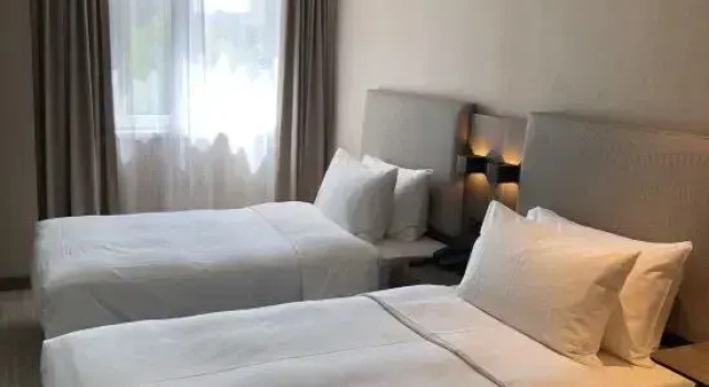 HanTing Hotel (Urumqi Zhongyinggong Subway Station), Book Hotel Billige hoteller i Urumqi