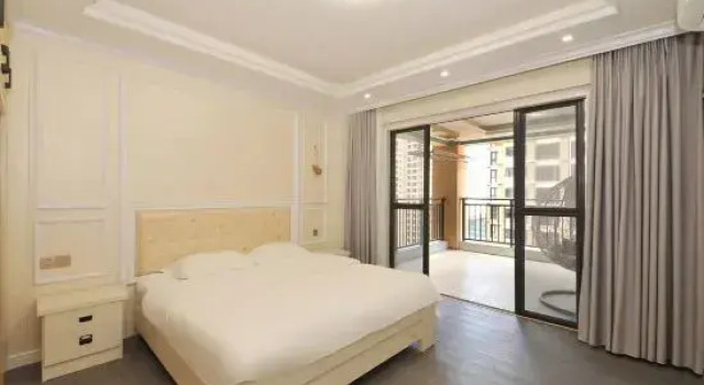 Семейный люкс Deluxe с 2 комнатами с видом на море Haitu Apartment (Beihai Yintan Yihai Jiangshan)