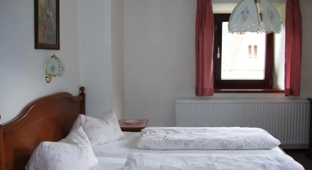 Haus Sonnleite, Book Hotel Hoteller i Tyrol med parkering, Parkering