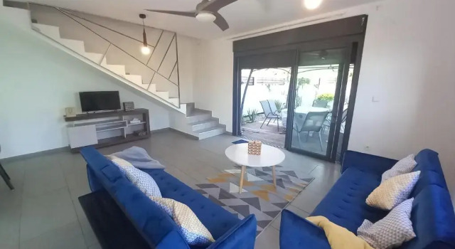 Коттедж с 3 комнатами Maison Job