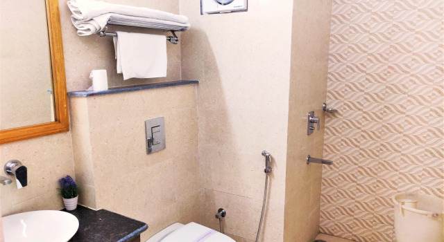 Номер Deluxe Neelesh Inn - Luxury Lake View Resort with Swimming Pool on Bhimtal Lake