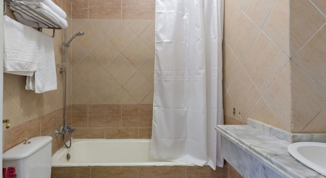 Семейный номер Standard с 2 комнатами с балконом и с видом на сад St George Hotel Cairo
