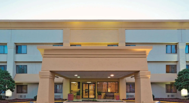 Четырёхместный номер Standard Baymont by Wyndham Meridian