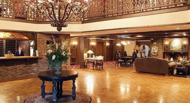 The Lodge Hotel and Conference Center, Rezerwuj Hotel Bettendorf 