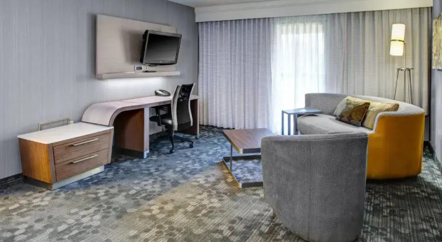 Двухместный люкс c 1 комнатой Courtyard by Marriott Cleveland Westlake