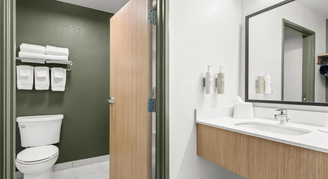 Четырёхместный номер Standard Spark By Hilton Traverse City