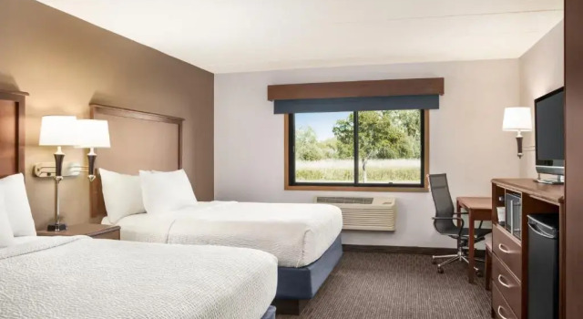 Четырёхместный номер Standard AmericInn by Wyndham Baudette
