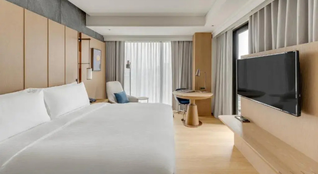 Двухместный номер Corner с балконом DoubleTree by Hilton Taipei Zhongshan