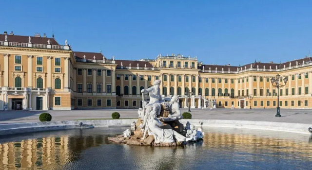 Люкс с красивым видом из окна Schloß Schönbrunn Grand Suite