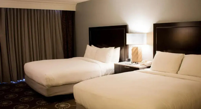 Четырёхместный номер Standard Wyndham Midland Downtown