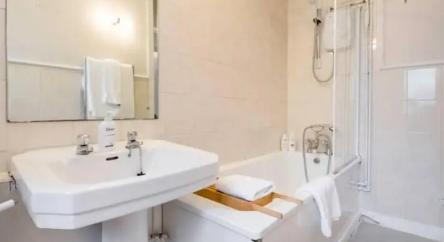 Номер Standard Soho Apartment, Theatres & Old Compton Street