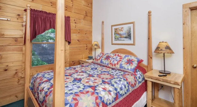 Er65 - Eagles Point - Great Location. Close To All The Action! 2 Bedroom Cabin by RedAwning