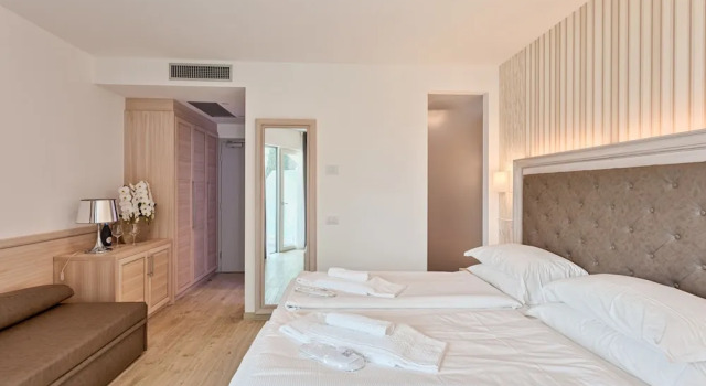 Трёхместный номер Comfort с балконом и с видом на озеро Holiday Apartments Bellariva