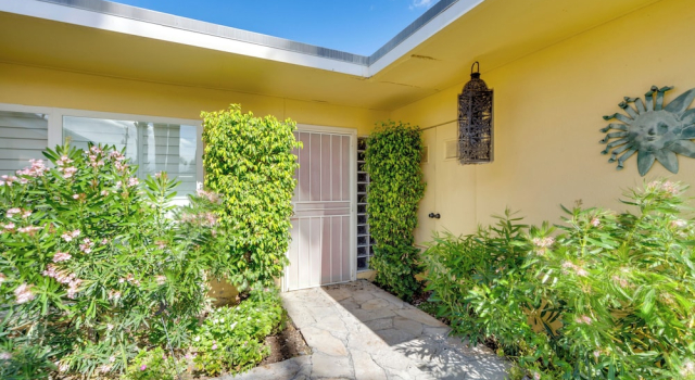 4 Mi to Indian Wells Tennis: Home w/ Mtn Views!, Забронировать Дом для отпуска Палм-Дезерт Coachella Valley, рядом с Living Desert Zoo Gardens
