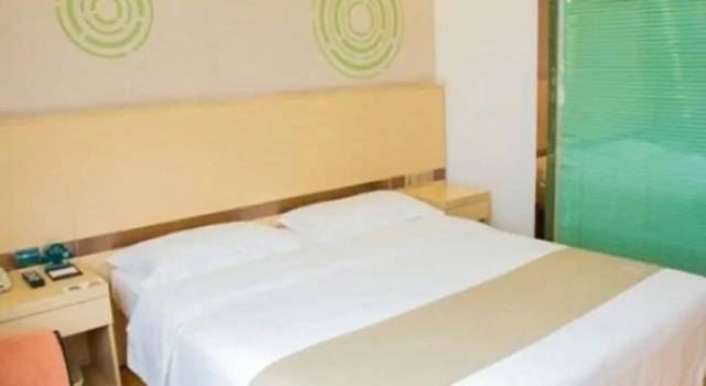 Семейный номер Deluxe GreenTree Inn Shanghai Pudong Shenmei East Express Hotel