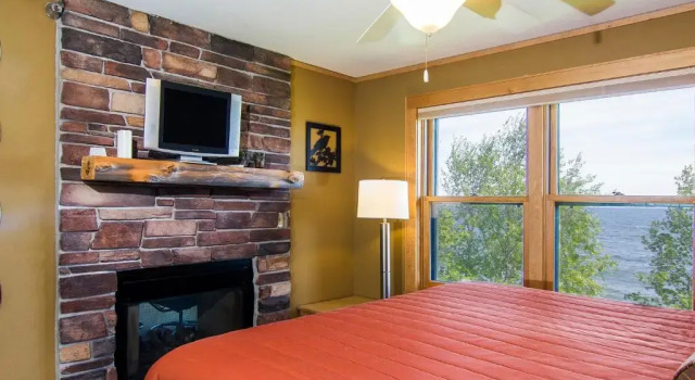 Люкс с 2 комнатами с видом на озеро East Bay Suites