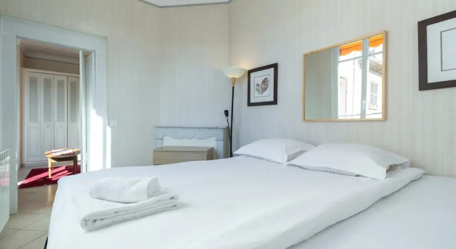 Three Bedroom two Bathroom Apartment in Center of Cannes on Quiet Street Minutes From the Palais - 2002