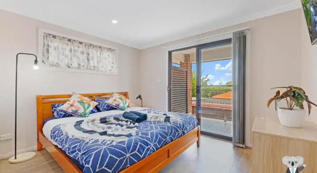 KOZYGURU Arncliffe 3 BED Begonia Cottage With FREE Parking