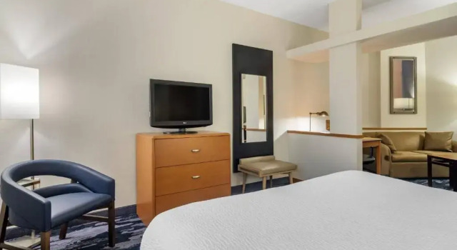 Студия Fairfield Inn & Suites by Marriott Commerce