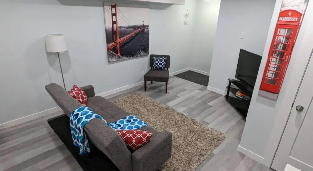 Апартаменты Serene & Modern 1Bed Suite + Close To Airport