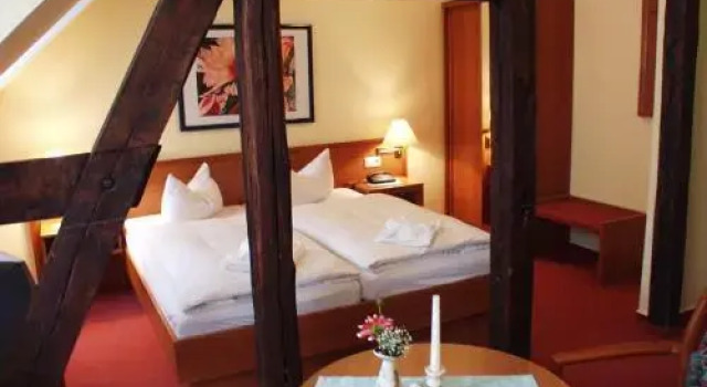 Hotel Deutscher Hof, Забронировать Отель Отели и гостиницы Бад-Вильснак, рядом с Церковь Святого Николаса на крови, Отель