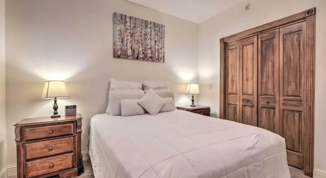 Апартаменты с 2 комнатами Cozy Central Glenwood Springs Condo w/ 2 Decks!