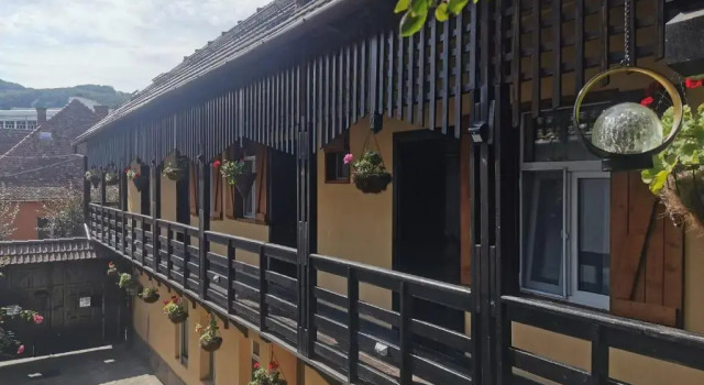 Трёхместный номер Standard с балконом Casa cu Cerdac