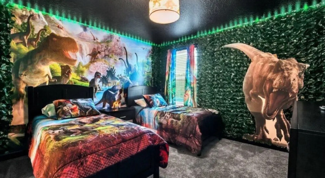 Jurassic Water View @storey Lake by Shine Villas! Sleeps up to 24! #021, Book Feriehus SPA-hoteller i Kissimmee, SPA