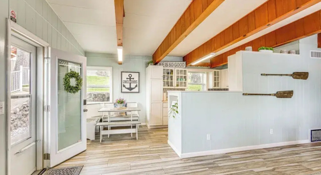 Game Room & Dock: Waterfront Osage Beach Home!, Забронировать Дом для отпуска Коттеджи Осейдж-Бич, Коттедж