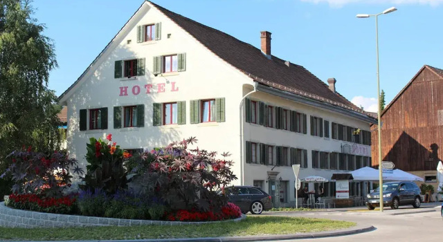 Gasthof Löwen, Varaa Hotelli Bassersdorf Zürich