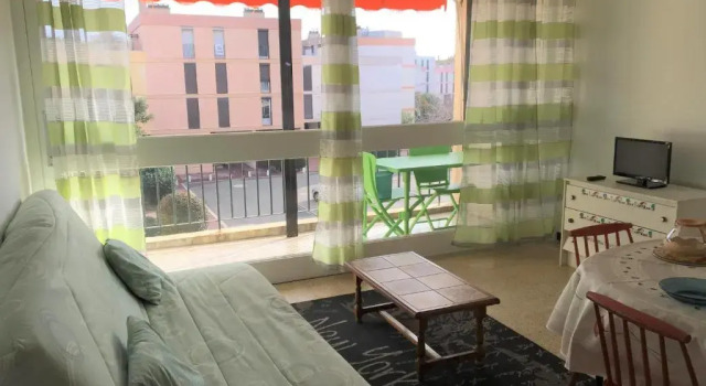 Joli studio avec terrasse proche du port de Saint Cyprien -3RM168