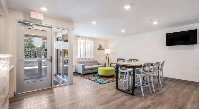 WoodSpring Suites Doral Miami Airport, Забронировать Отель Дорел Майами-Бич, рядом с Музей Северной и Южной Америки